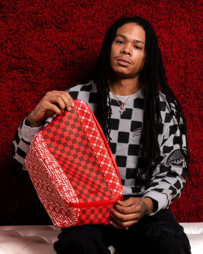 FREQUENT FLIER SNEAKER HOLDER